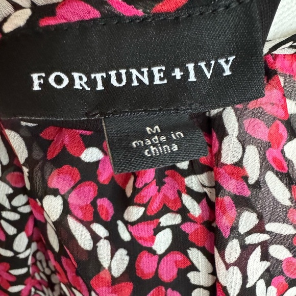 Pink Red Floral Print Flowing Blouse Scoop Neck NWOT Size Medium - Picture 5 of 5